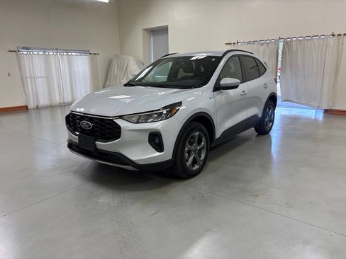 Used 2025 Ford Escape ST-Line Select AWD/4WD image 4