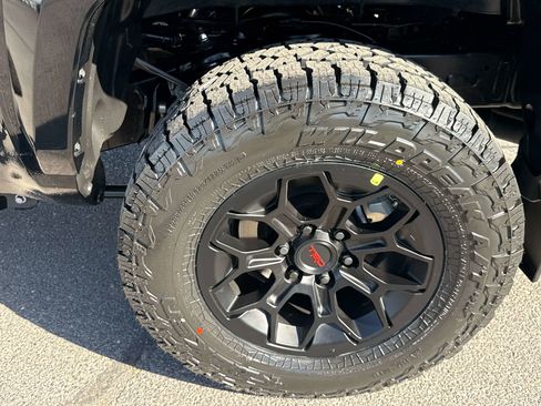 Used 2024 Toyota Tacoma Limited AWD/4WD image 7