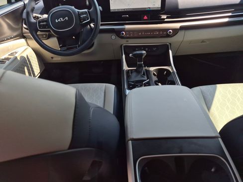 Used 2025 Kia Carnival SX w/ SX Dark Edition Package FWD image 28