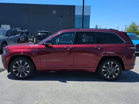 Used 2024 Jeep Grand Cherokee Overland w/ Trailer Tow Package AWD/4WD image 7