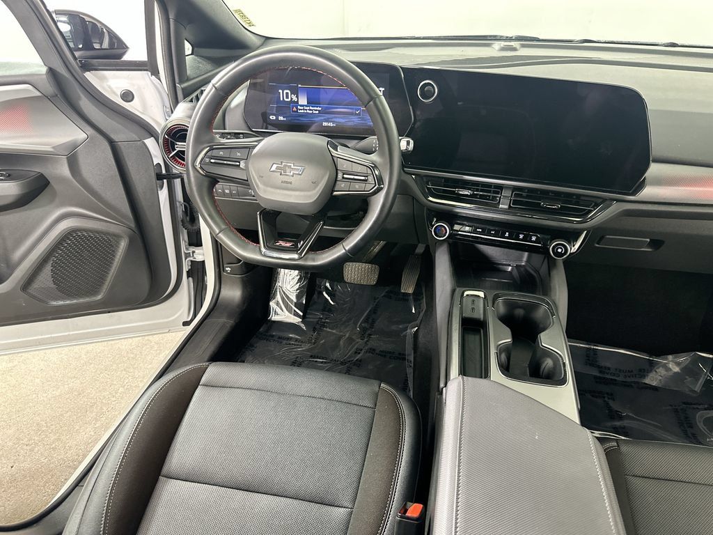 Used 2025 Chevrolet Equinox EV RS FWD image 19