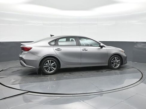 Used 2023 Kia Forte LXS w/ LXS Technology Package image 4