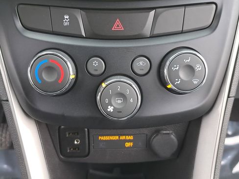 Used 2018 Chevrolet Trax LT w/ Redline Edition image 22