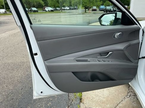 Certified 2024 Hyundai Elantra Blue FWD image 28