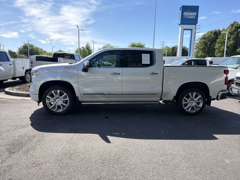 Used 2023 Chevrolet Silverado 1500 High Country w/ High Country Premium Package AWD/4WD image 7