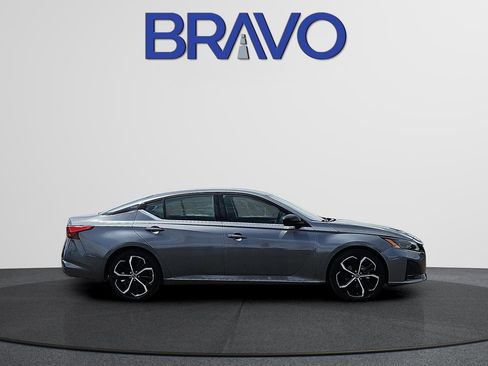 Used 2024 Nissan Altima 2.5 SR image 3