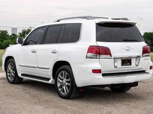 Used 2013 Lexus LX 570 4WD w/ Luxury Pkg image 12