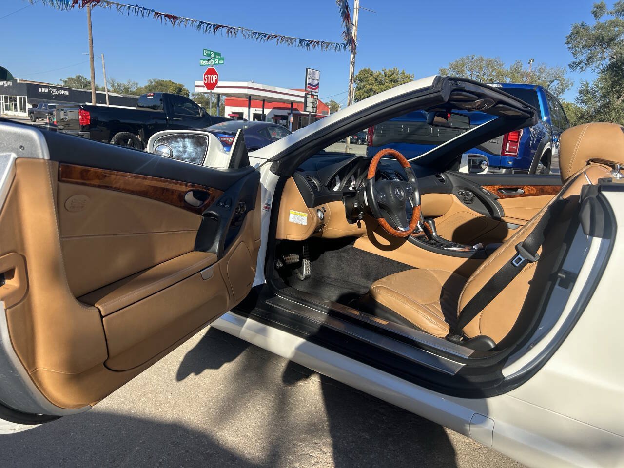 Used 2011 Mercedes-Benz SL 550 image 21