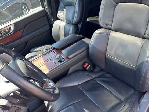 Used 2024 Lincoln Navigator Reserve image 12