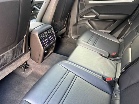 Certified 2025 Porsche Cayenne Coupe image 14