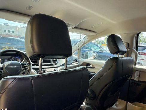 Used 2021 Chrysler Voyager Lxi image 26