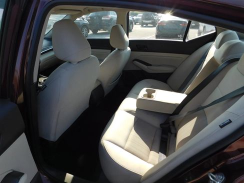 Used 2025 Nissan Altima 2.5 SV FWD image 9