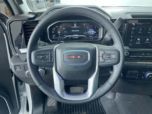 Used 2025 GMC Sierra 1500 Elevation image 11
