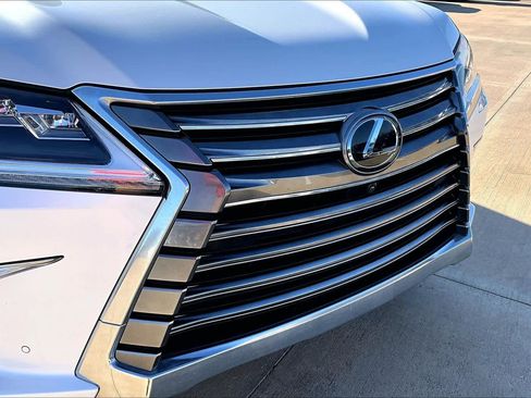 Used 2017 Lexus LX 570 4WD image 29