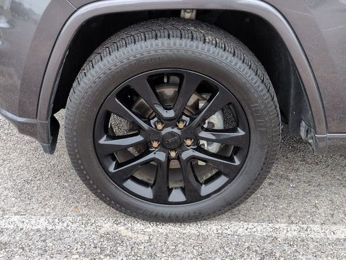 Used 2019 Jeep Grand Cherokee Altitude image 11