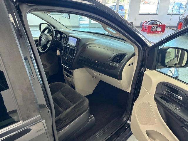 Used 2016 Dodge Grand Caravan SE w/ Quick Order Package 29E SE FWD image 19