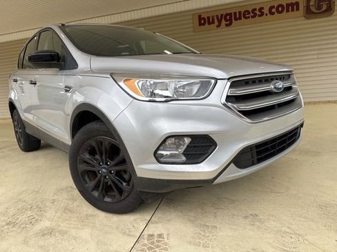 Used 2017 Ford Escape SE FWD image 2