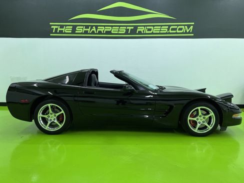 Used 2004 Chevrolet Corvette Coupe w/ Roof Package RWD image 11