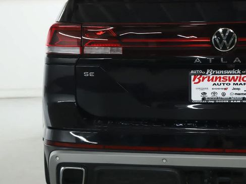 Certified 2024 Volkswagen Atlas Peak Edition SE AWD/4WD image 46