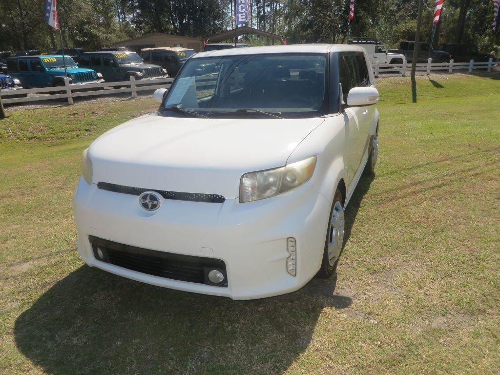Used 2014 Scion xB FWD image 2