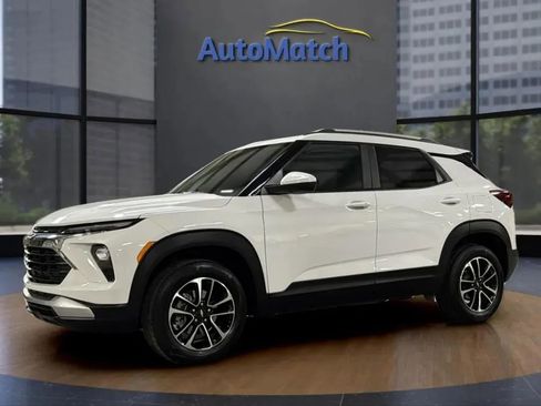 Used 2024 Chevrolet TrailBlazer LT w/ LT Cold Weather Package image 4