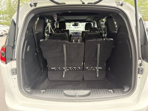 Used 2025 Chrysler Pacifica Limited FWD image 13