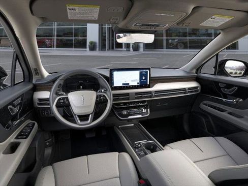 New 2026 Lincoln Corsair Grand Touring image 9