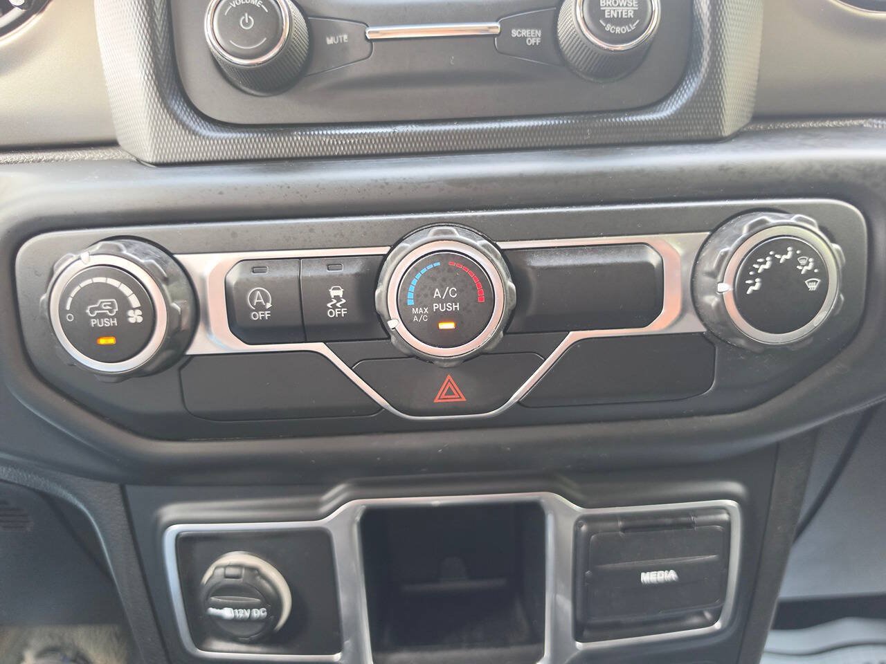 Used 2018 Jeep Wrangler Unlimited Sport AWD/4WD image 24