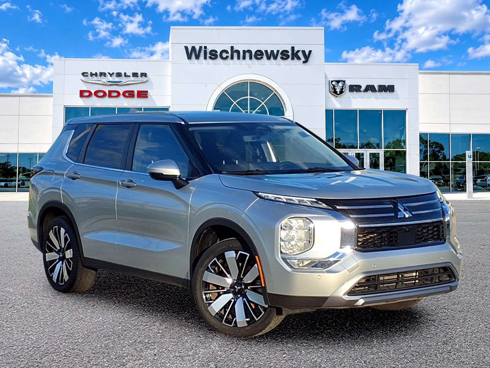 Used 2025 Mitsubishi Outlander SE FWD image 1