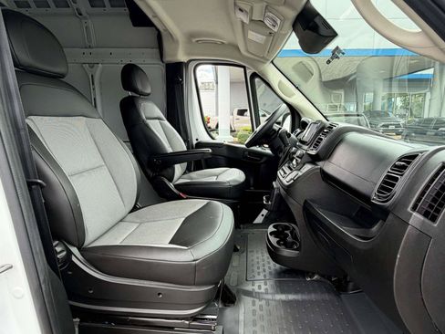 Used 2024 RAM ProMaster 2500 w/ Convenience Group FWD image 29