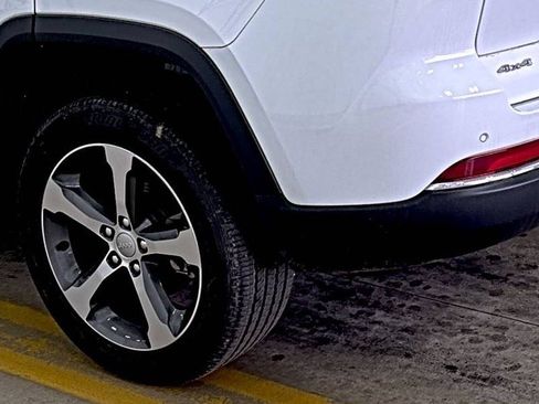 Used 2023 Jeep Grand Cherokee Limited image 11