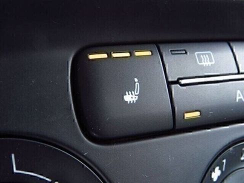 Used 2011 Volkswagen Jetta SEL image 17