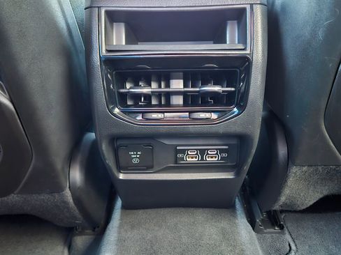 Used 2023 Jeep Grand Cherokee Altitude image 28