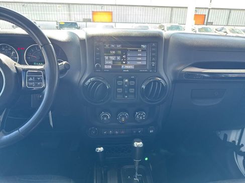 Used 2015 Jeep Wrangler Unlimited Sahara AWD/4WD image 18