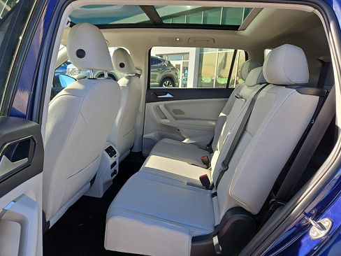 Certified 2022 Volkswagen Tiguan SE w/ Panoramic Sunroof Package image 10