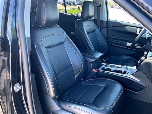 Used 2023 Ford Explorer Limited w/ Equipment Group 301A AWD/4WD image 7