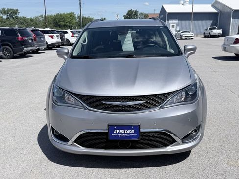 Used 2018 Chrysler Pacifica Touring-L Plus w/ Advanced Safetytec Group FWD image 7