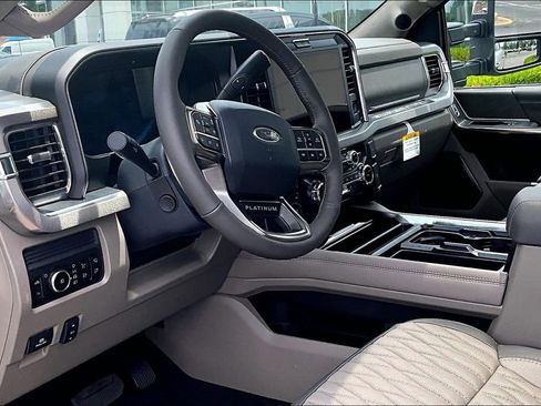 New 2026 Ford F250 Platinum w/ Platinum Plus Package AWD/4WD image 6