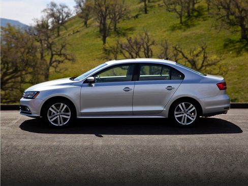 Used 2016 Volkswagen Jetta SE FWD image 1