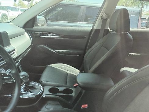 Certified 2025 Kia Seltos EX w/ EX Sunroof Package FWD image 17