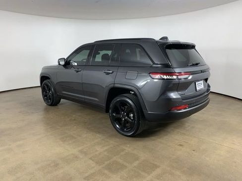 Used 2023 Jeep Grand Cherokee Altitude AWD/4WD image 14