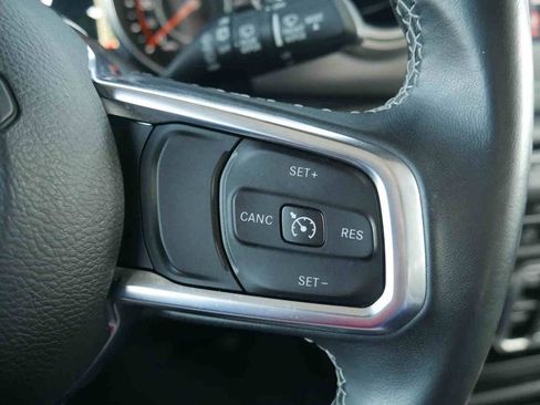 Used 2018 Jeep Wrangler Unlimited Sahara w/ Safety Group AWD/4WD image 37