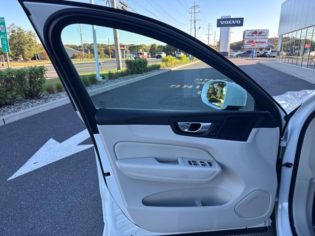 Used 2023 Volvo XC60 B5 Ultimate w/ Climate Package AWD/4WD image 19