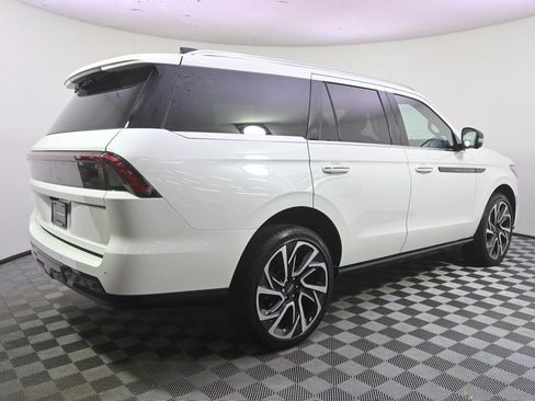 Used 2026 Lincoln Navigator Black Label AWD/4WD image 7