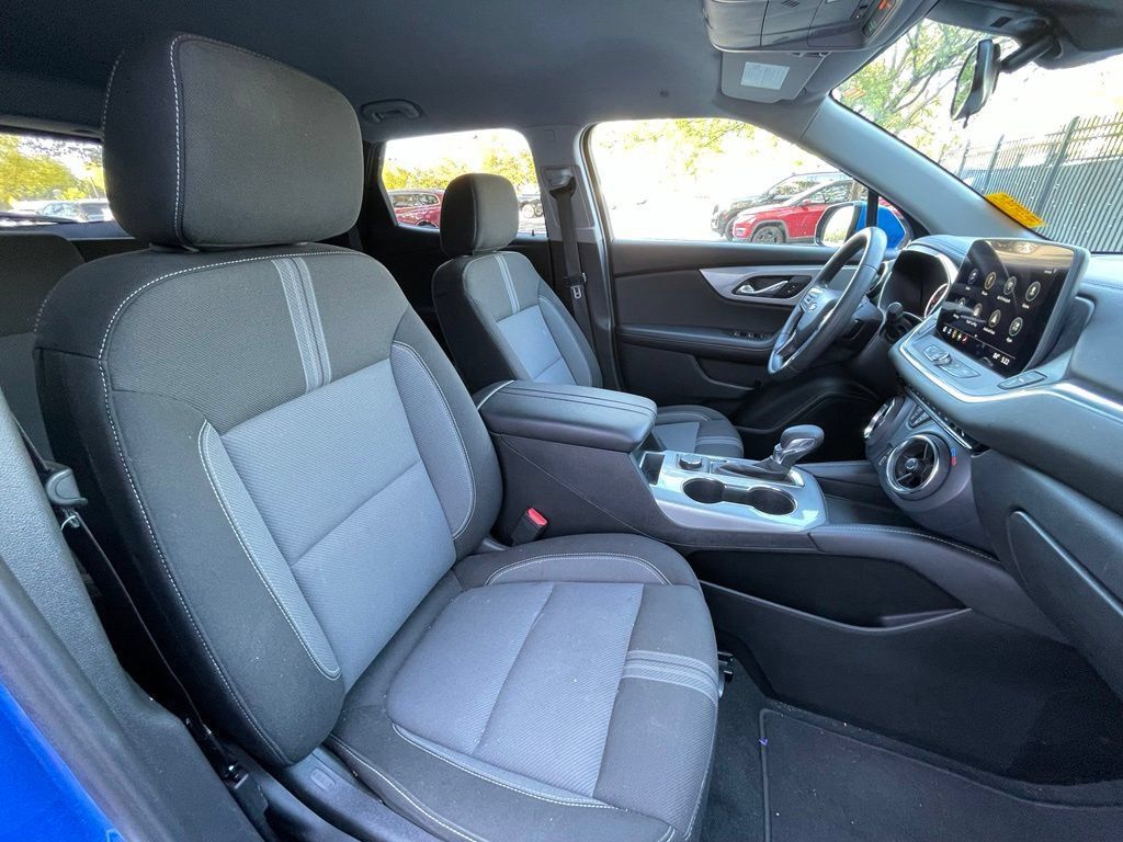 Used 2025 Chevrolet Blazer LT AWD/4WD image 31