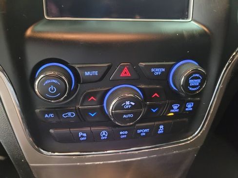 Used 2019 Jeep Grand Cherokee Laredo w/ Security & Convenience Group image 35