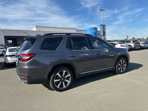 Certified 2025 Honda Pilot Elite image 3