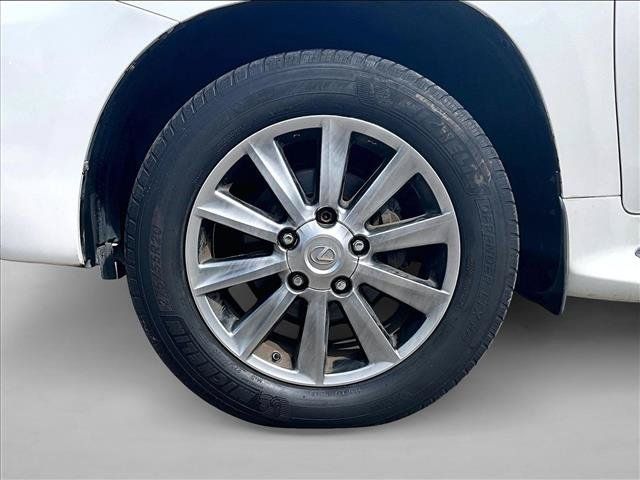 Used 2011 Lexus LX 570 4WD w/ Luxury Pkg w/Pre-crash image 10
