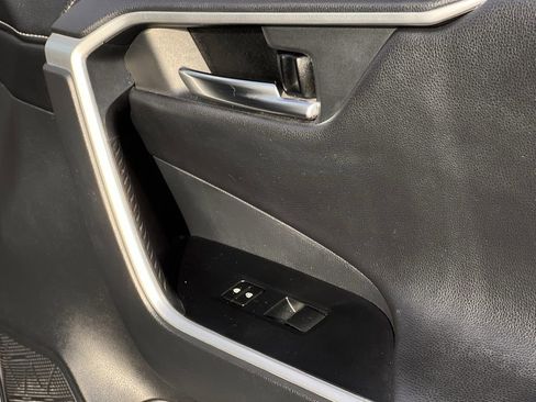 Used 2020 Toyota RAV4 Limited image 31