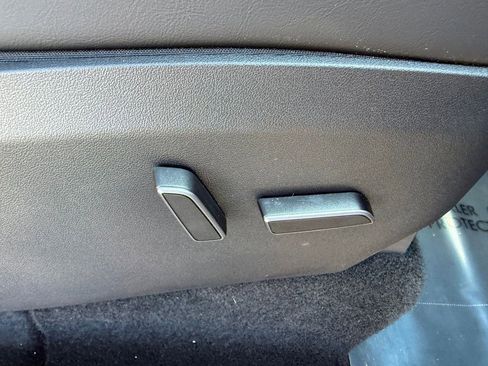 Used 2023 Tesla Model Y Performance image 30